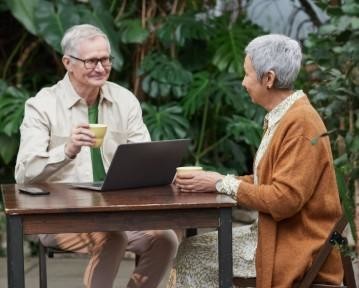 Adultos mayores vs. brecha digital [Estudio 2021]