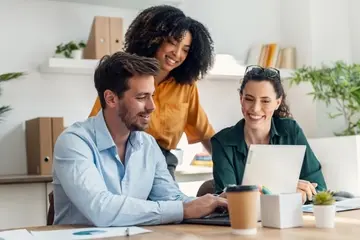 Informe de LiveCareer: El 67% de los trabajadores cree que la semana laboral de cuatro días aumenta la productividad