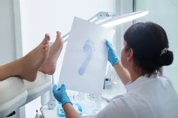 Curriculum vitae podólogo: guía con ejemplo para 2026