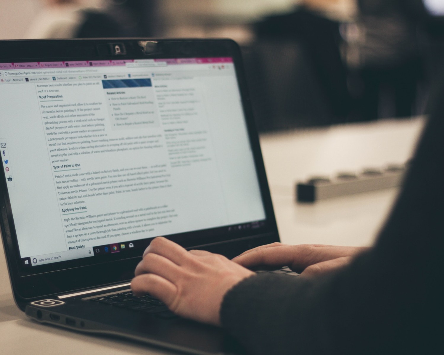 Currículum para Camarero en 2025: Guía y Ejemplo de CV