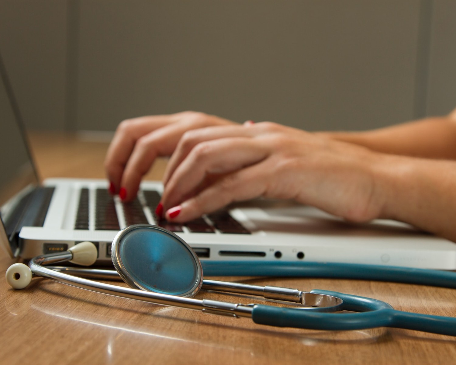 CV para Médico: Ejemplo y Plantillas de Curriculum Vitae