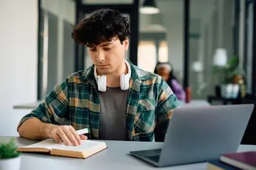 Plantillas CV Google Docs: cómo editarlas + modelos gratis